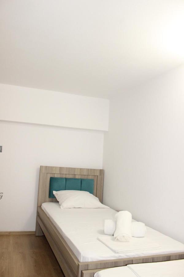 Bebi Hotel And Apartments Саранда Экстерьер фото